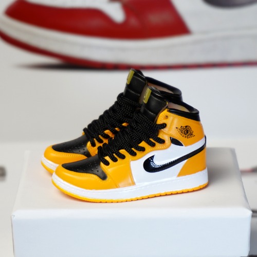 신발 미니어쳐 Nike Air Jordan 1 AJ1 small black and yellow toes MT-0222
