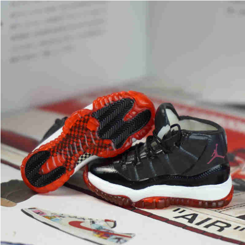 신발 미니어쳐 Nike Air Jordan 11 AJ11 11 classic black and red MT-0311